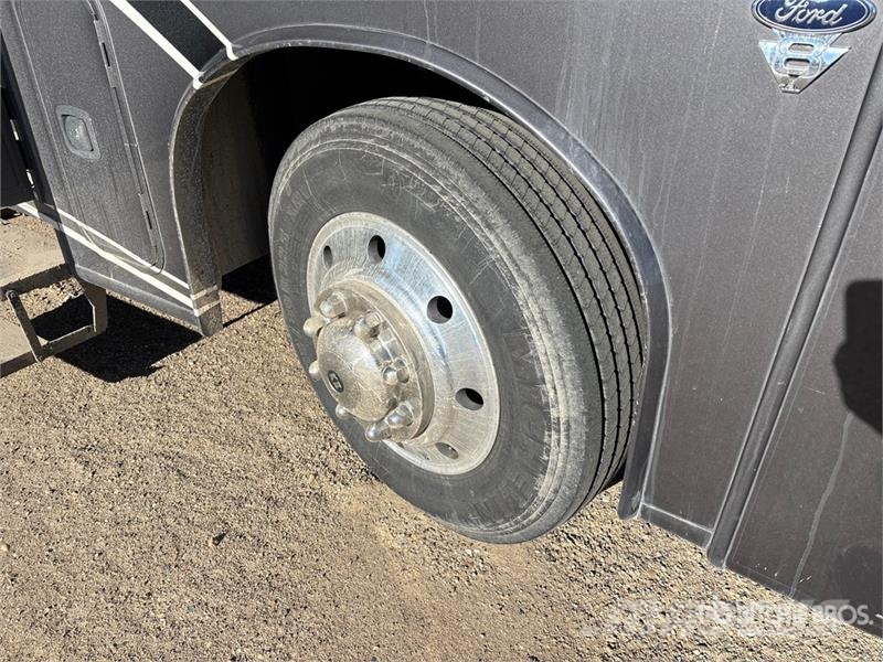 Entegra Vision XL 34G Motor Home Kampery i przyczepy kempingowe