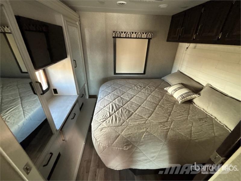 Entegra Vision XL 34G Motor Home Kampery i przyczepy kempingowe