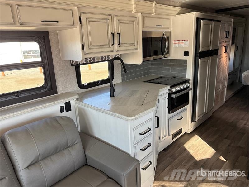Entegra Vision XL 34G Motor Home Kampery i przyczepy kempingowe