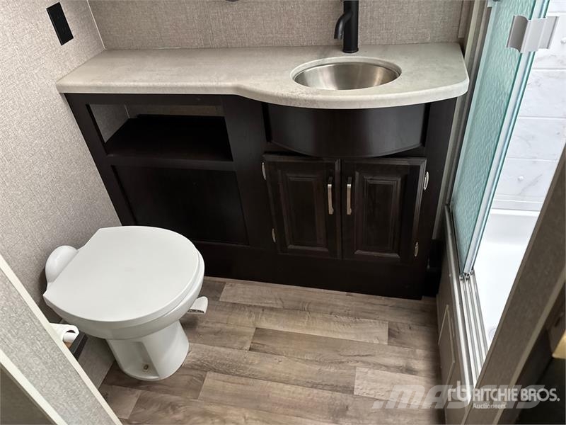 Entegra Vision XL 34G Motor Home Kampery i przyczepy kempingowe