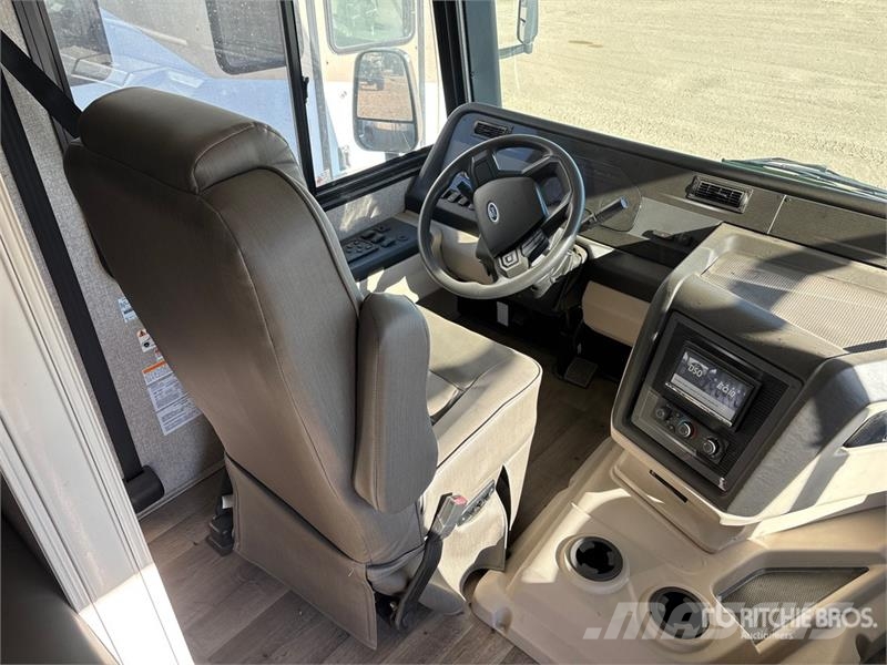 Entegra Vision XL 34G Motor Home Kampery i przyczepy kempingowe