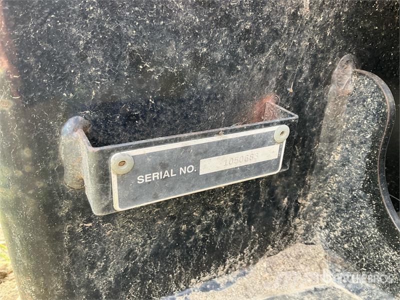 Erskine 96 in Skid Steer Snow Blade حراثات ونصول الجليد