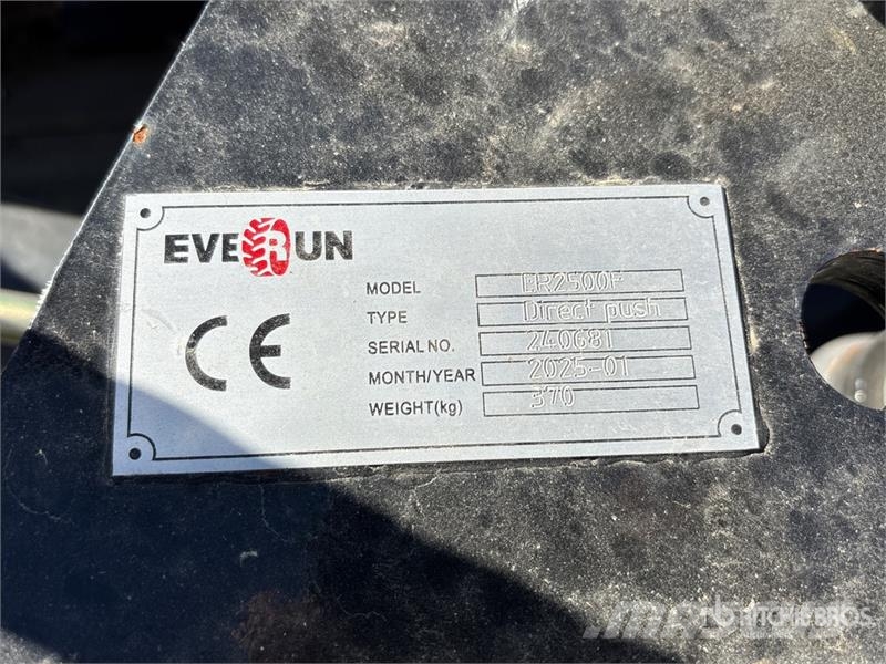 Everun ER2500F 114 in Skid Steer Snow Blade Snežne deske in plugi