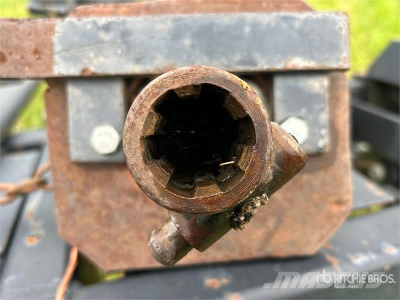Ezee-on 2200 x 103 in S/A Hydraulic Post Pounder Zäune und Zubehör