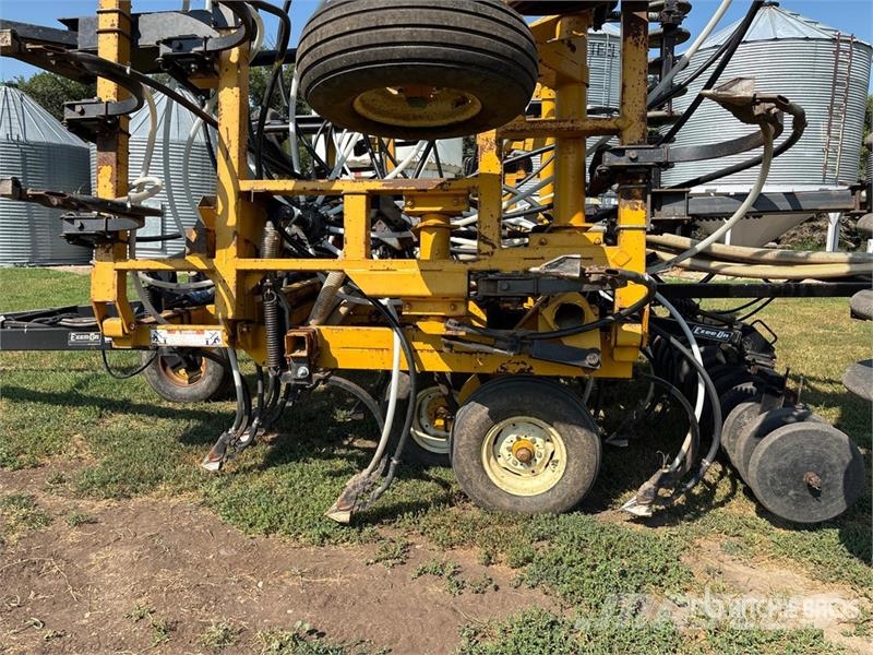 Ezee-on 5500 32 ft Air Drill Mechanické secí stroje