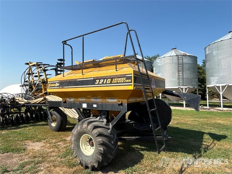 Ezee-on 5500 32 ft Air Drill Mechanické secí stroje