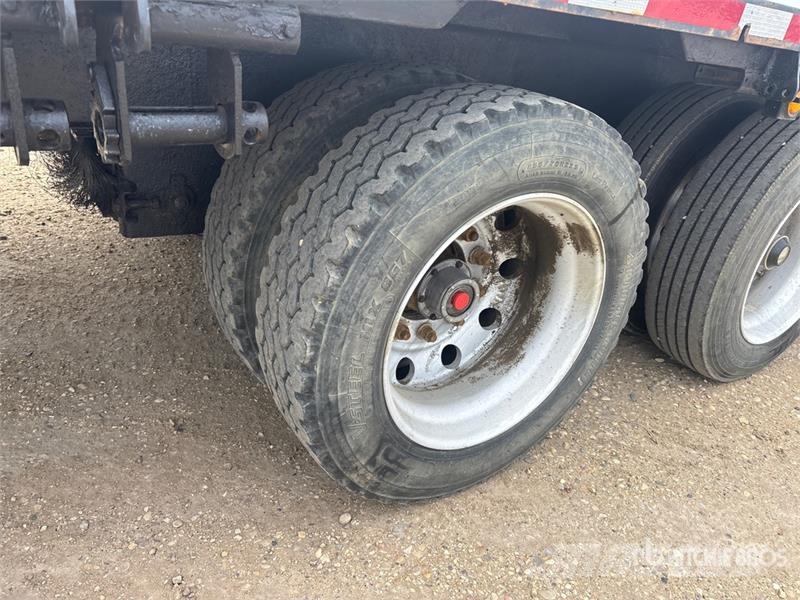 Falcon 33 ft Tri/A Flatbed Trailer Lavaperävaunut
