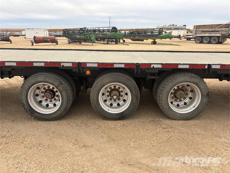 Falcon 33 ft Tri/A Flatbed Trailer Lavaperävaunut