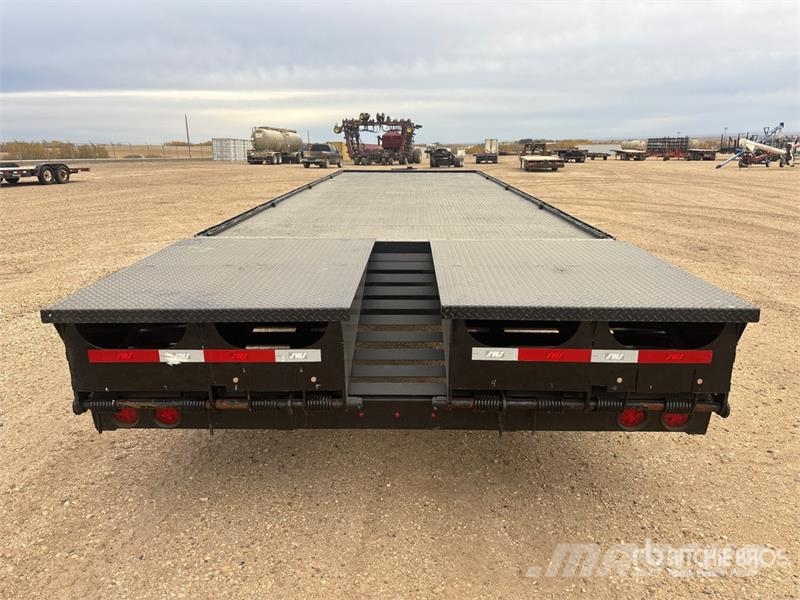 Falcon 33 ft Tri/A Flatbed Trailer Lavaperävaunut