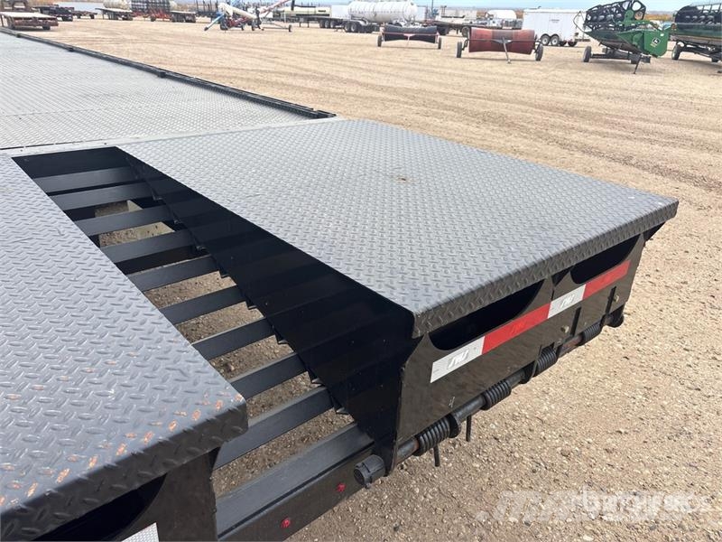 Falcon 33 ft Tri/A Flatbed Trailer Lavaperävaunut