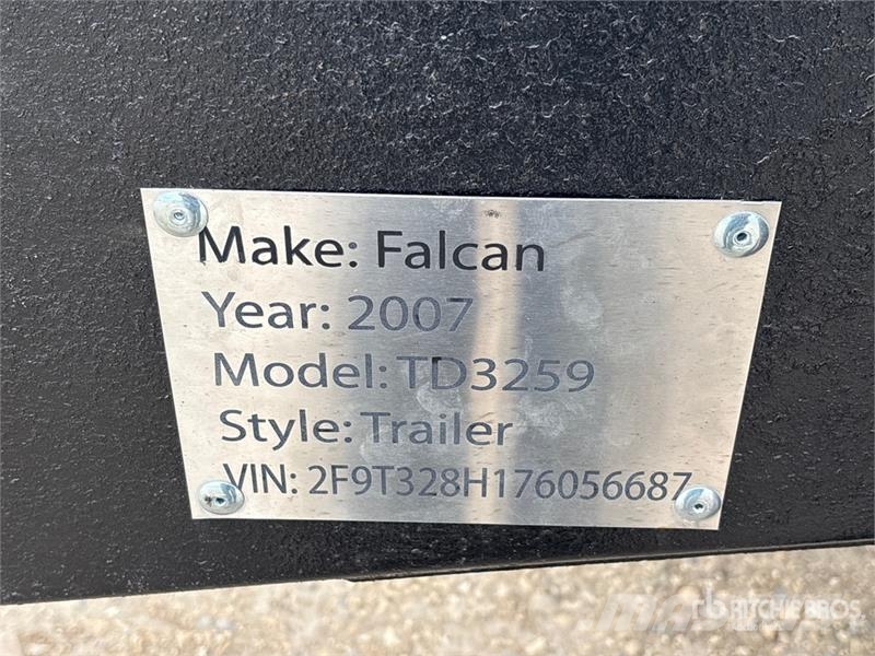 Falcon 33 ft Tri/A Flatbed Trailer Lavaperävaunut
