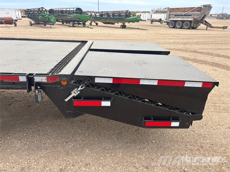 Falcon 33 ft Tri/A Flatbed Trailer Lavaperävaunut