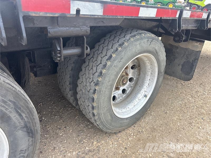 Falcon 33 ft Tri/A Flatbed Trailer Lavaperävaunut