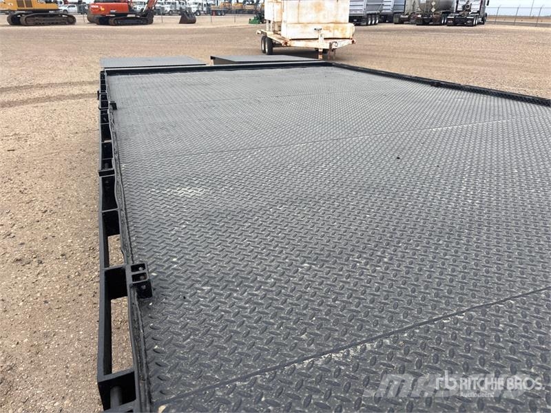 Falcon 33 ft Tri/A Flatbed Trailer Lavaperävaunut