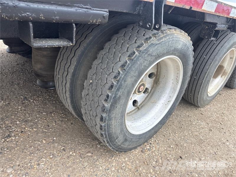 Falcon 33 ft Tri/A Flatbed Trailer Lavaperävaunut
