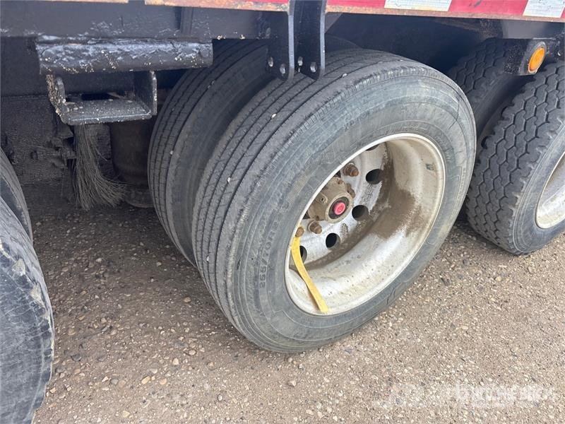 Falcon 33 ft Tri/A Flatbed Trailer Lavaperävaunut