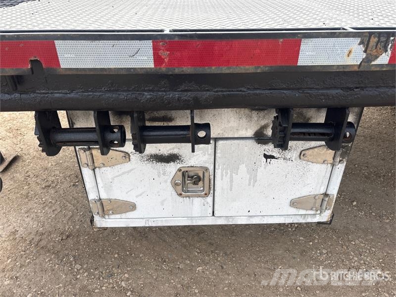 Falcon 33 ft Tri/A Flatbed Trailer Lavaperävaunut