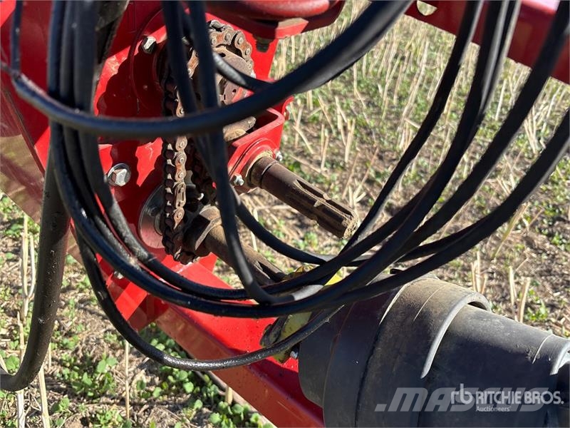 Farm King 1060 10 in x 60 ft Swing Grain Auger Konveieriseadmed