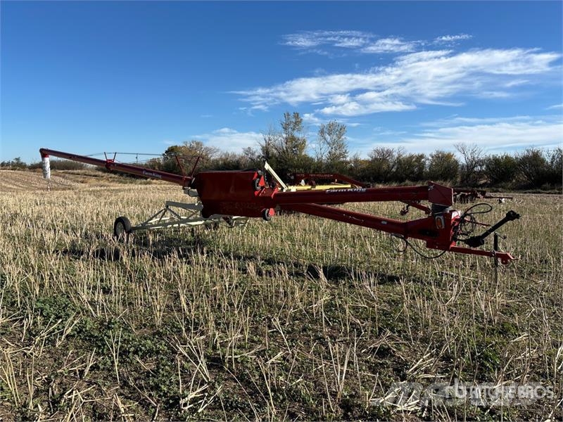 Farm King 1060 10 in x 60 ft Swing Grain Auger Konveieriseadmed