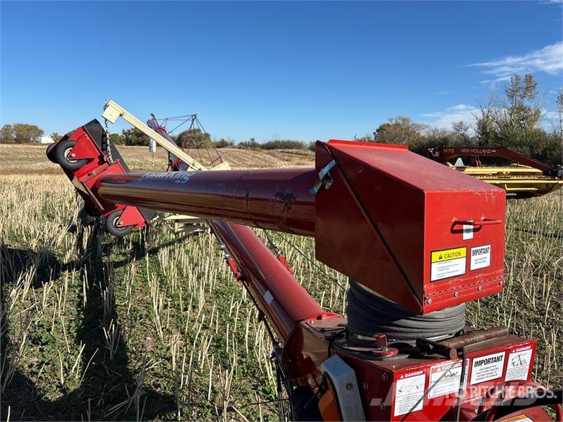 Farm King 1060 10 in x 60 ft Swing Grain Auger Konveieriseadmed