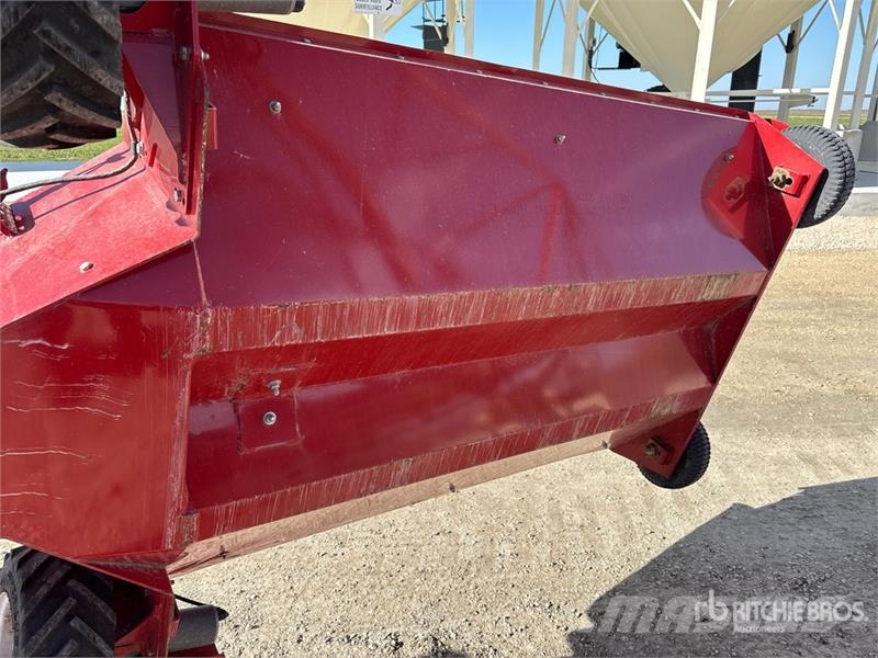 Farm King 13 in x 114 ft Swing Grain Auger Транспортне обладнання