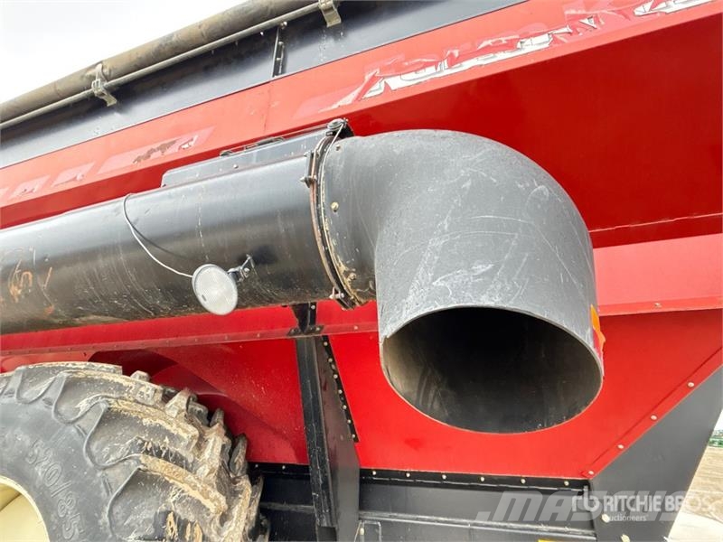 Farm King 1360 Grain Cart مقطورة حبوب