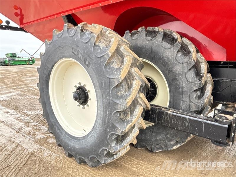 Farm King 1360 Grain Cart مقطورة حبوب