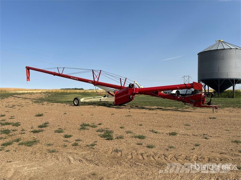 Farm King 1370 معدات نقل