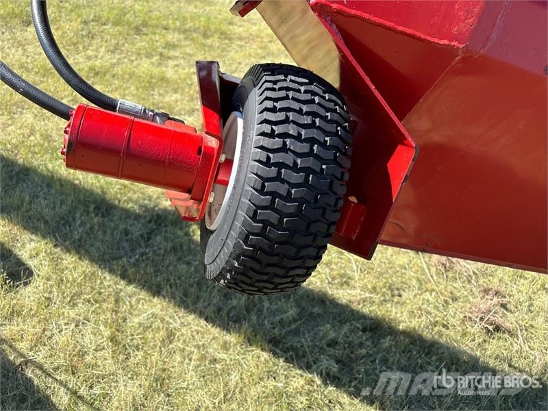 Farm King 1370 معدات نقل