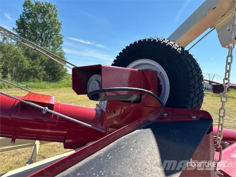 Farm King 1370 معدات نقل