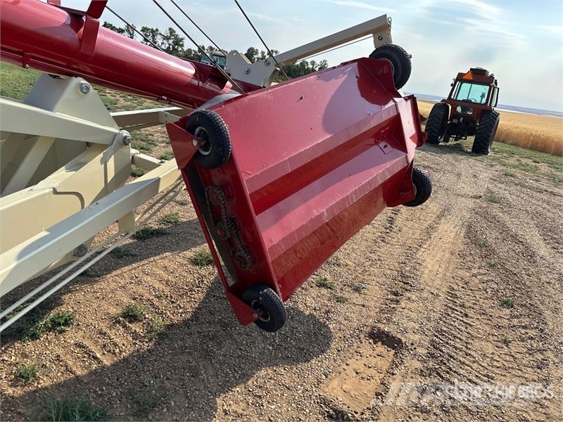 Farm King 1370 معدات نقل
