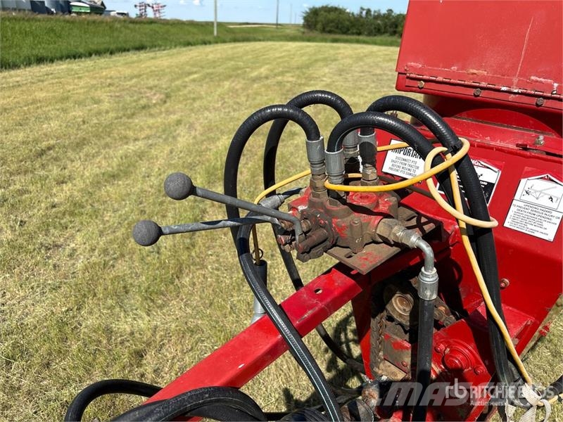 Farm King 1370 معدات نقل