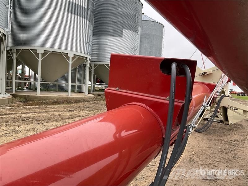 Farm King 1385 معدات نقل