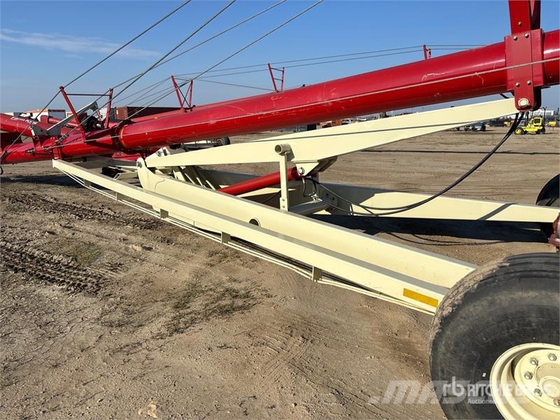 Farm King 16 in x 100 ft Swing Grain Auger معدات نقل