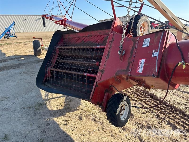 Farm King 16 in x 100 ft Swing Grain Auger معدات نقل