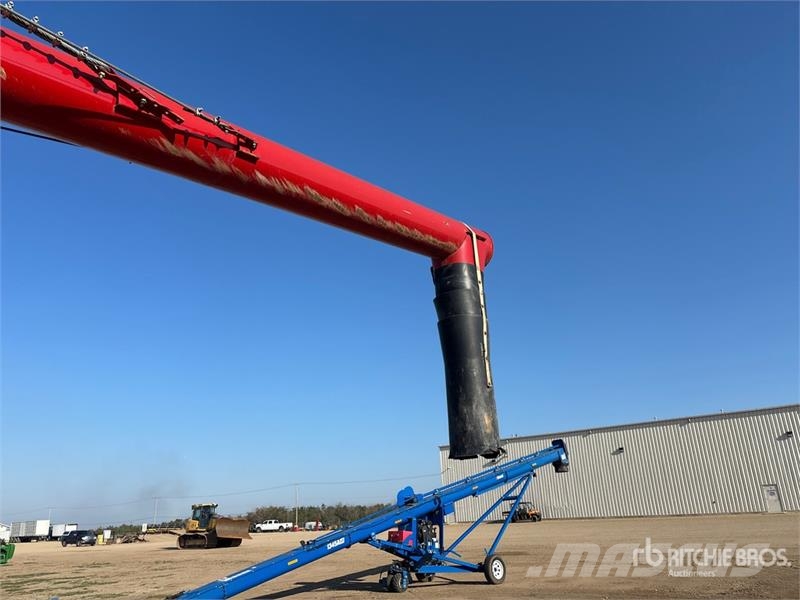 Farm King 16 in x 100 ft Swing Grain Auger معدات نقل