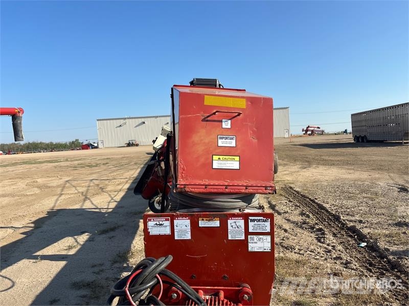 Farm King 16 in x 100 ft Swing Grain Auger معدات نقل