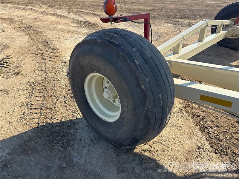 Farm King 16 in x 100 ft Swing Grain Auger معدات نقل