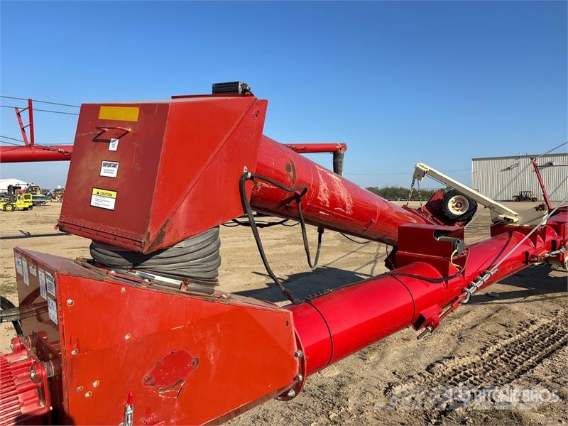Farm King 16 in x 100 ft Swing Grain Auger معدات نقل
