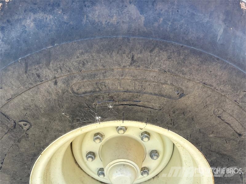 Farm King 16 in x 100 ft Swing Grain Auger معدات نقل