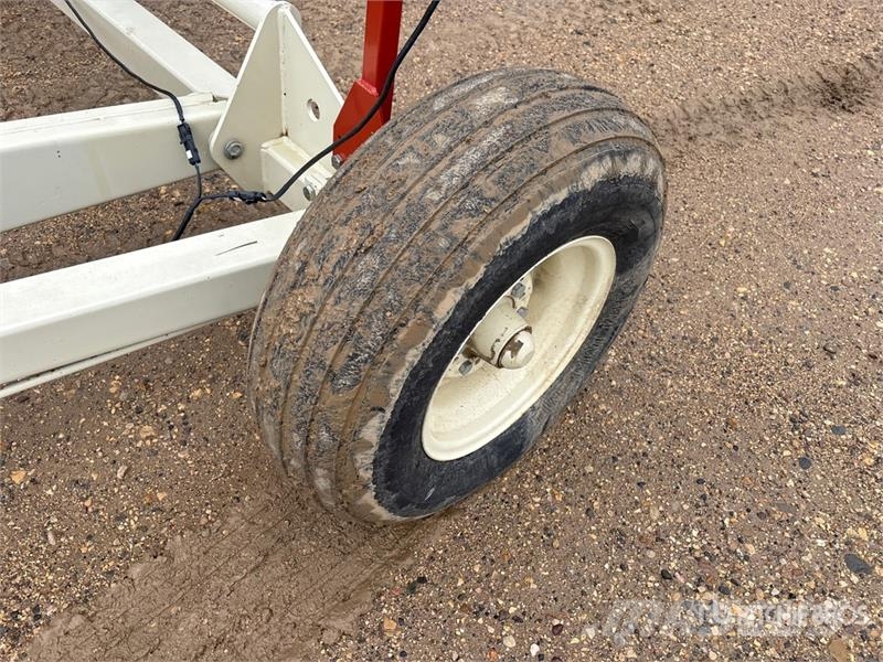 Farm King 1684 16 in x 84 ft Swing Grain Auger Transportna oprema