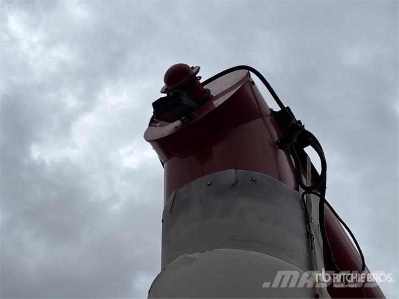 Farm King 1684 16 in x 84 ft Swing Grain Auger Transportna oprema