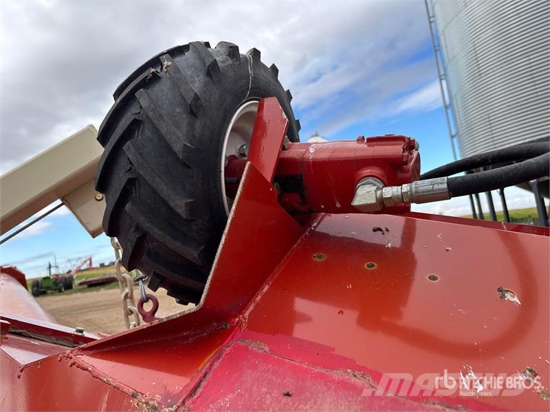 Farm King 1684 16 in x 84 ft Swing Grain Auger Transportna oprema
