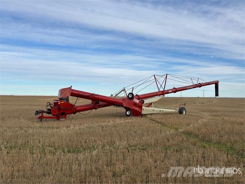 Farm King 1684 16 in x 84 ft Swing Grain Auger Szállító berendezések