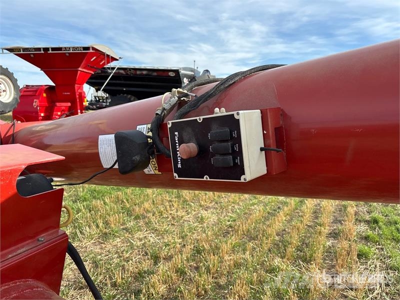 Farm King 1684 16 in x 84 ft Swing Grain Auger Szállító berendezések