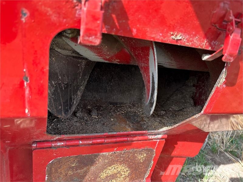 Farm King 1684 16 in x 84 ft Swing Grain Auger Szállító berendezések