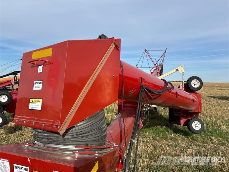 Farm King 1684 16 in x 84 ft Swing Grain Auger Szállító berendezések