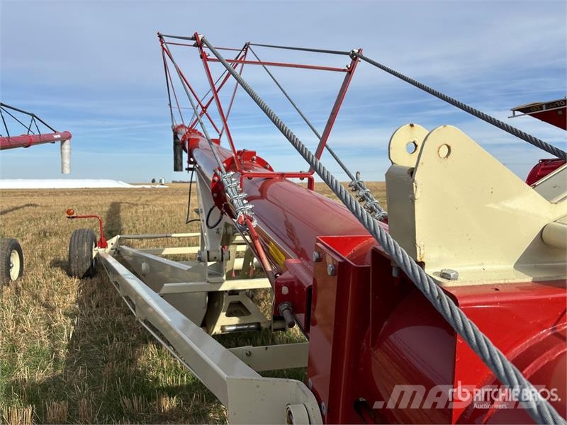 Farm King 1684 16 in x 84 ft Swing Grain Auger Szállító berendezések