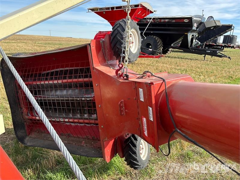 Farm King 1684 16 in x 84 ft Swing Grain Auger Szállító berendezések