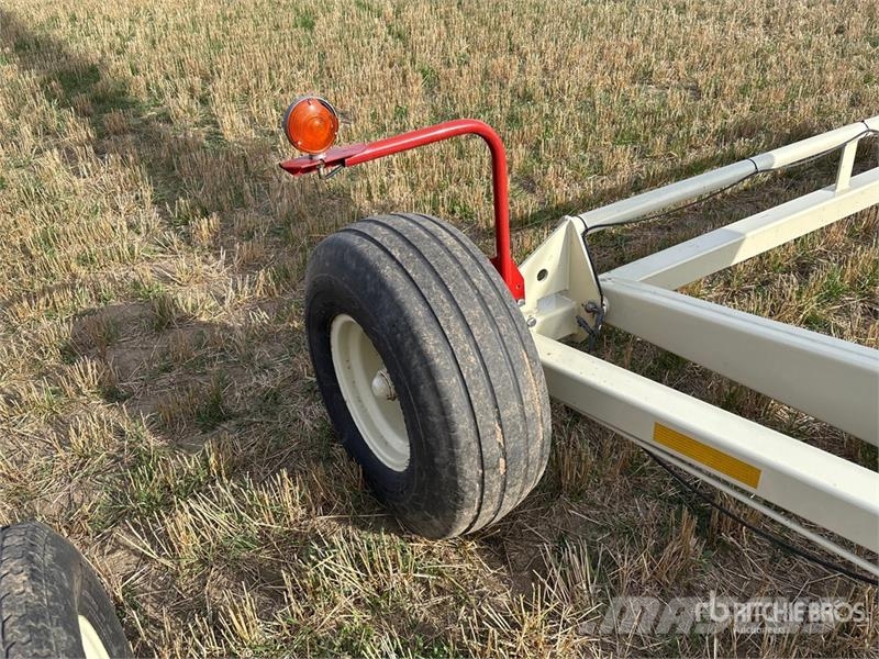 Farm King 1684 16 in x 84 ft Swing Grain Auger Szállító berendezések